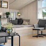 Feriehus Three-bedroom In *